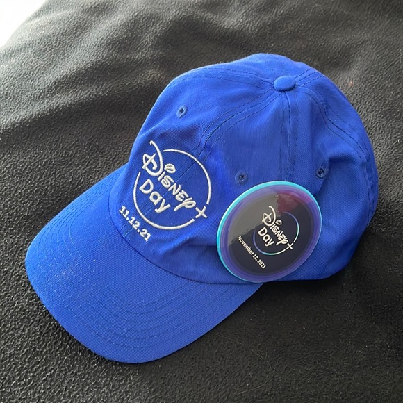 Disney + Day Hat and commemorative Pin - Picture 1 of 5